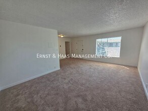 240 E Burnett St in Long Beach, CA - Building Photo - Building Photo