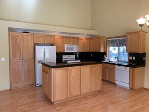 61266 Bighorn Ct in Bend, OR - Building Photo - Building Photo