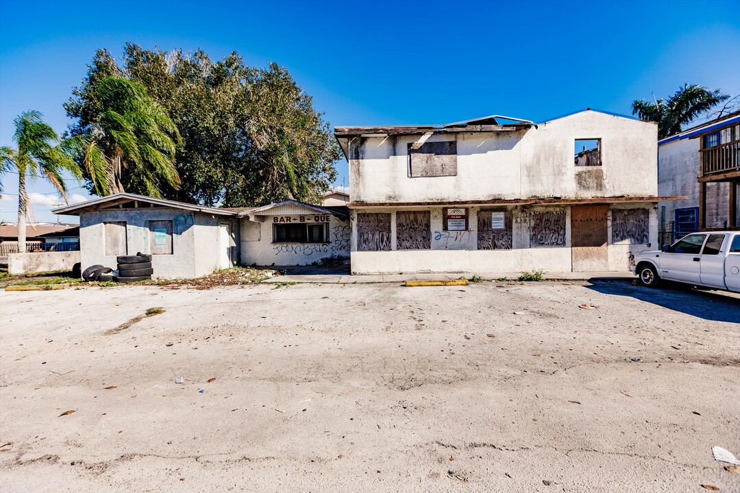 325 SW 4th St in Belle Glade, FL - Building Photo