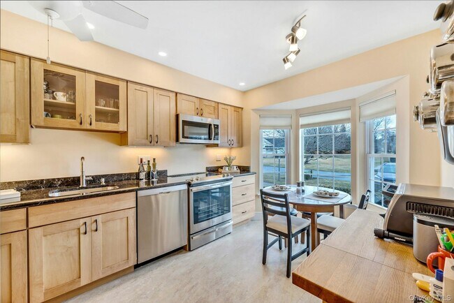 2555 Youngs Ave in Southold, NY - Building Photo - Building Photo