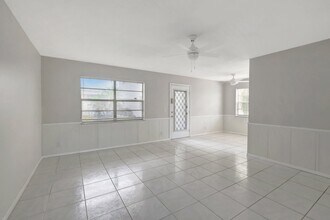 297 Monaco Way in Delray Beach, FL - Building Photo - Building Photo