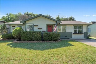 1824 Northcrest Dr in Waco, TX - Building Photo