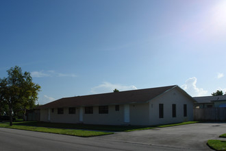 5845-5849 Tyler St in Hollywood, FL - Building Photo - Building Photo