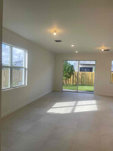 116 NE 13th St in Homestead, FL - Building Photo - Building Photo