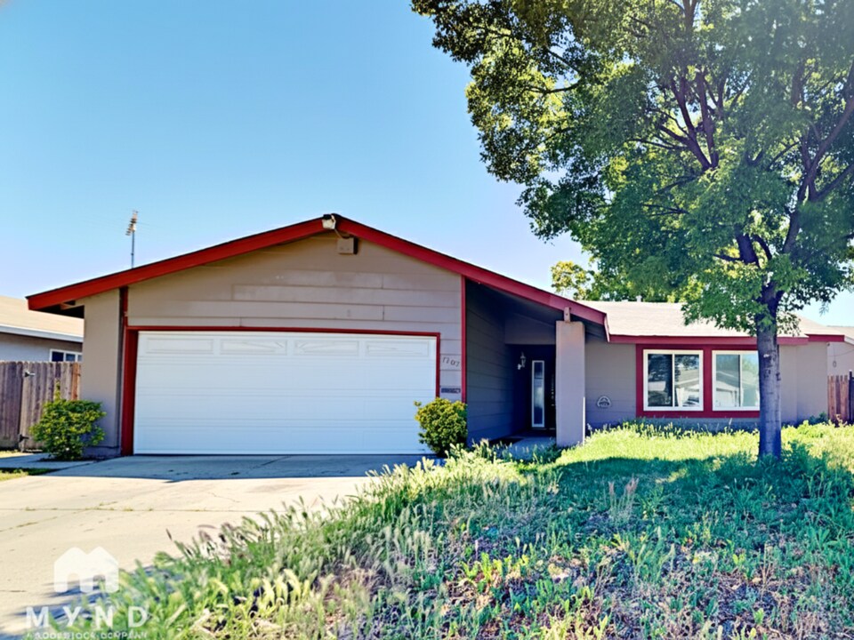 7707 Canova Way in Sacramento, CA - Building Photo