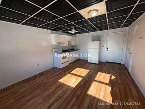 35 Main St, Unit 44 in Bangor, ME - Foto de edificio - Building Photo