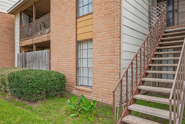 9090 S Braeswood Blvd in Houston, TX - Building Photo - Building Photo