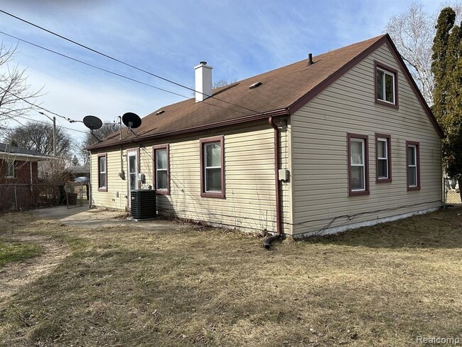 12871 Saratoga St in Oak Park, MI - Building Photo - Building Photo