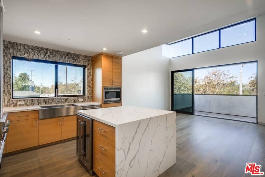 456 S Venice Blvd in Los Angeles, CA - Building Photo