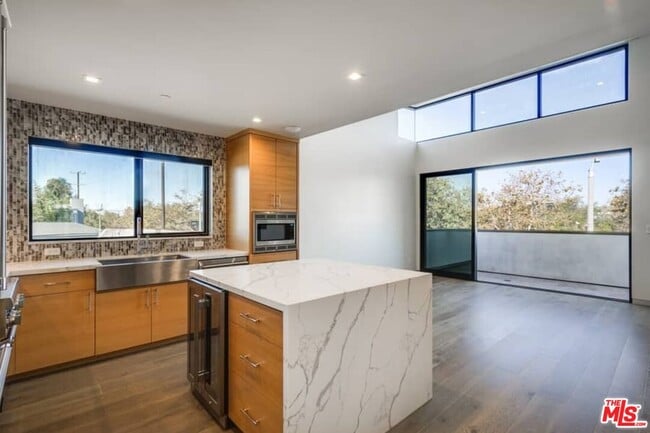 property at 456 S Venice Blvd