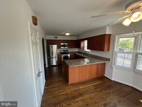 6017 Cromwell Pl in Alexandria, VA - Building Photo - Building Photo
