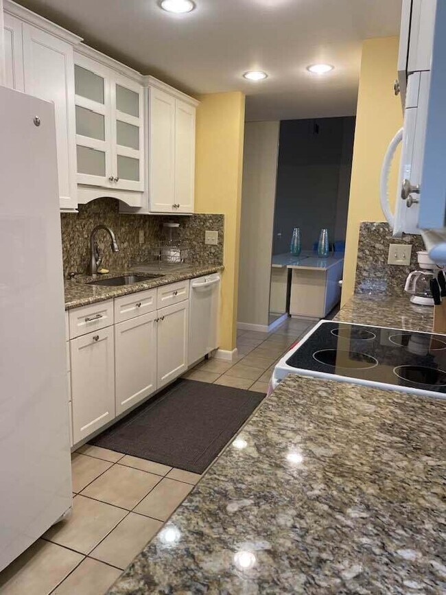 6800 Parisian Way in Greenacres, FL - Building Photo - Building Photo