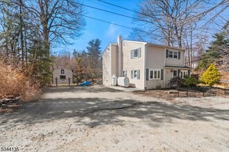 583 N Lake Shore Dr in West Milford, NJ - Building Photo - Building Photo