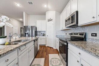 5538 Jade Vly in San Antonio, TX - Building Photo - Building Photo