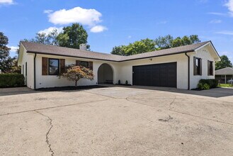 452 Pasadena Dr in Lexington, KY - Building Photo - Building Photo