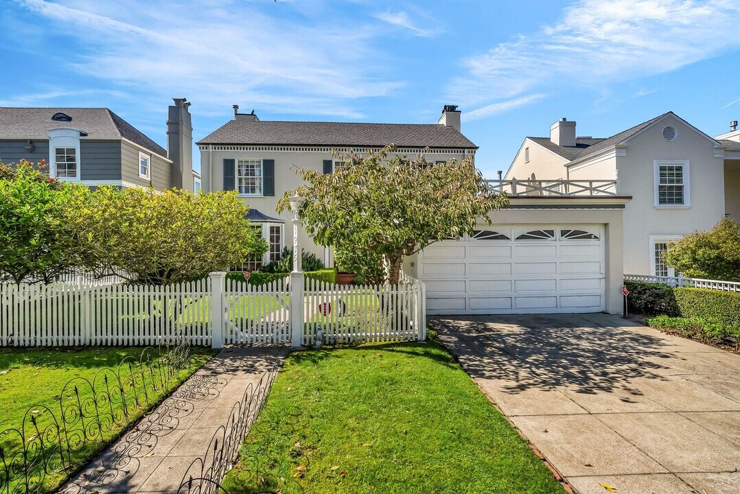 1975 15th Ave in San Francisco, CA - Building Photo