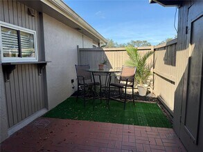 8608 Lake Isle Dr in Temple Terrace, FL - Building Photo - Building Photo