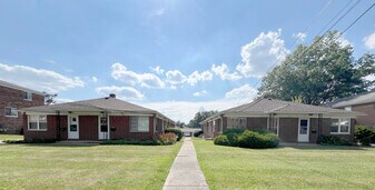 Cypress West Fairlawn Apartments in Fairlawn, OH - Building Photo