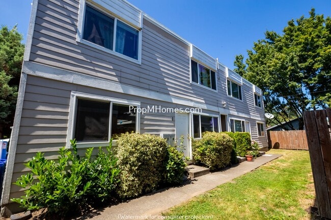 property at 6851 N Fessenden St