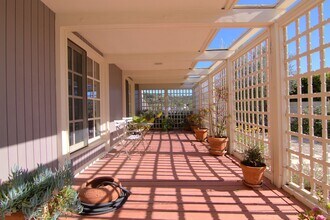 22503 Charlestown Dr in Calabasas, CA - Building Photo - Building Photo