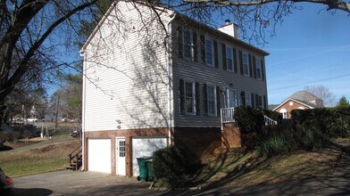 2500 Newington Ct in Clemmons, NC - Building Photo - Building Photo