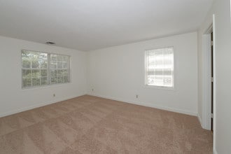ReNew Taunton Apartment Collection in Taunton, MA - Foto de edificio - Interior Photo