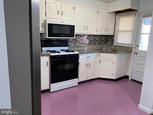 property at 2167 Graythorn Rd