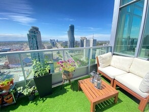 1 Elm Dr W in Mississauga, ON - Building Photo - Building Photo