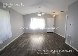5814 Richard Pl in Sarasota, FL - Foto de edificio - Building Photo