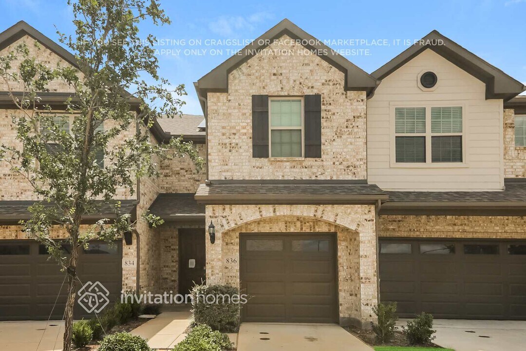 836 Bonnet Trl in Arlington, TX - Building Photo