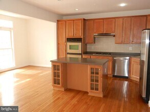 12932 Sugarloaf Chapel Dr in Clarksburg, MD - Building Photo - Building Photo