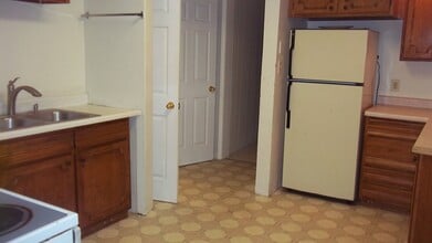 2426 W 2nd St, Unit #1-First floor in Duluth, MN - Building Photo - Building Photo