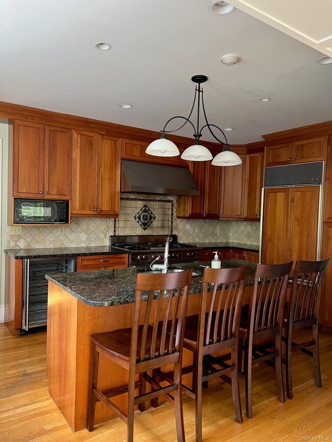 246 Beechmont Dr in New Rochelle, NY - Building Photo - Building Photo