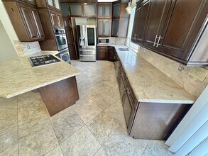 8753 Rainbow Ridge Dr in Las Vegas, NV - Building Photo - Building Photo