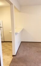 1100 W High St, Unit 2 in Jefferson City, MO - Building Photo - Building Photo