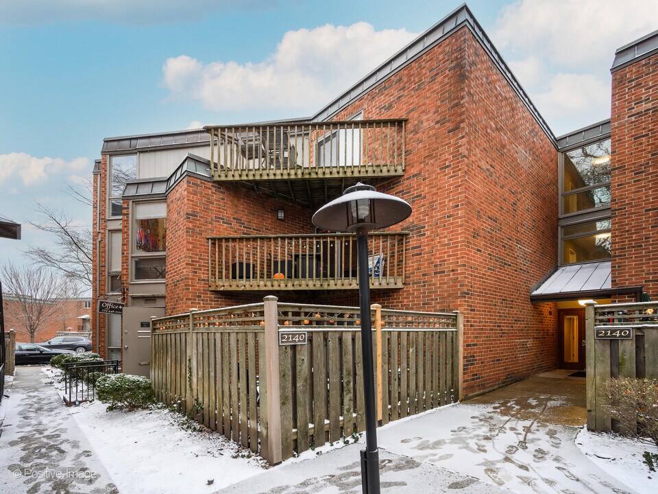 2140 N Lincoln Ave in Chicago, IL - Building Photo