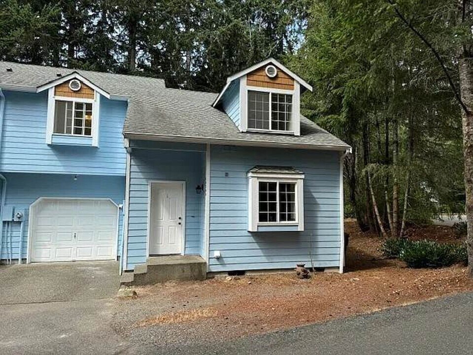 14704 37th Ave Ct NW in Gig Harbor, WA - Building Photo