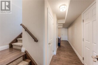 537 Valhalla Cres in Waterloo, ON - Building Photo - Building Photo