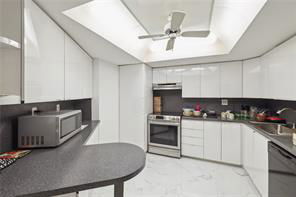 3174 S Ocean Dr in Hallandale Beach, FL - Building Photo