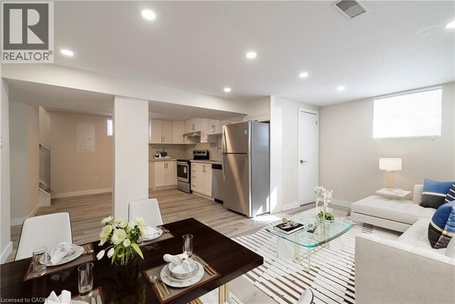 196 Upper Paradise Rd in Hamilton, ON - Building Photo - Building Photo