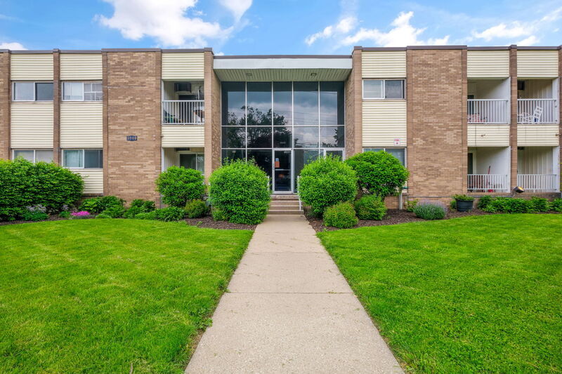 3940 Jackman Rd in Toledo, OH - Building Photo