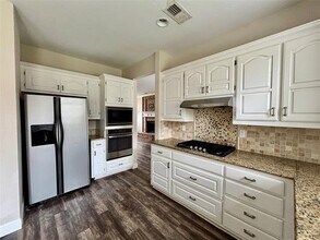 2245 Tiffany Glenn Ct in Bedford, TX - Building Photo - Building Photo