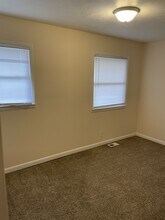 310 Galvin Rd N, Unit 2 in Bellevue, NE - Building Photo - Building Photo