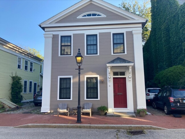 11 Starr St, Unit Front in New London, CT - Building Photo - Building Photo