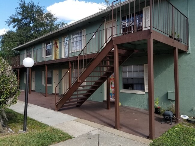 property at 1619 W Oak Ridge Rd