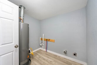 407 W 6th Ave in Hutchinson, KS - Building Photo - Building Photo