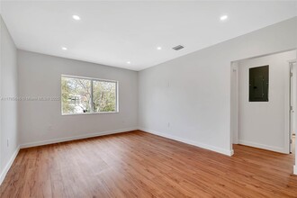 3402 Day Ave in Miami, FL - Building Photo - Building Photo