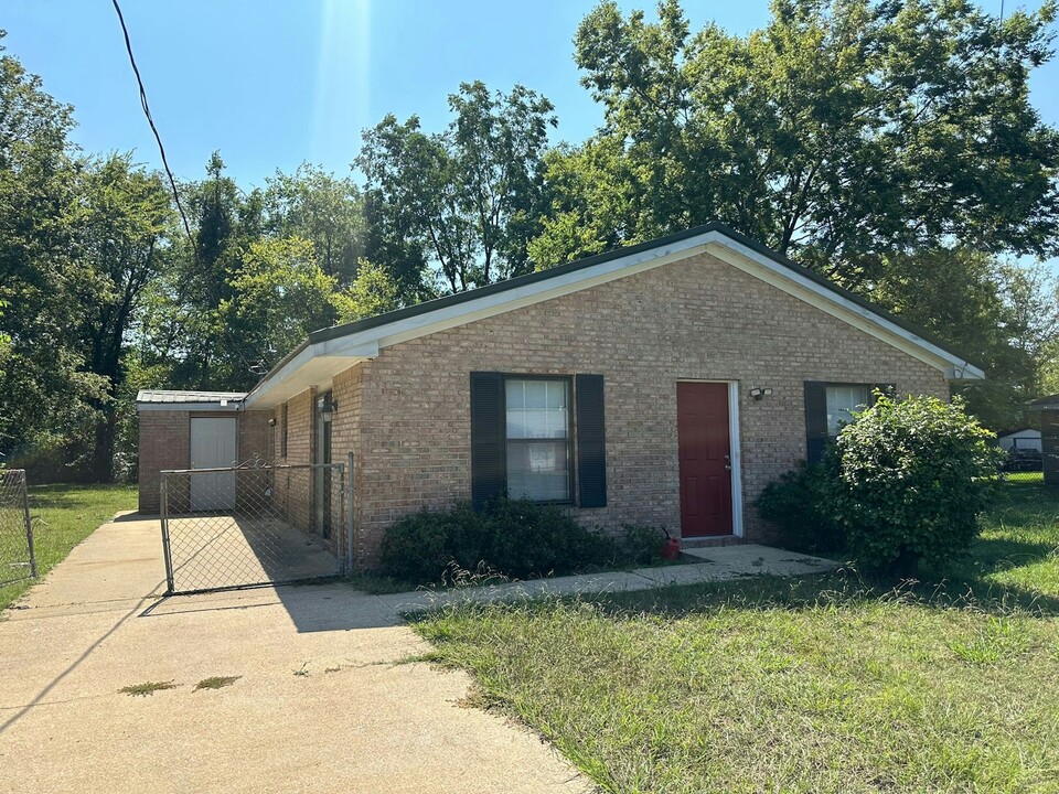 16 Carriage House Rd SW in Bessemer, AL - Building Photo