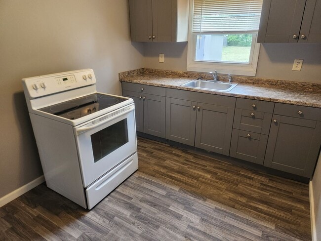 246-250 Cedar Heights Rd in Circleville, OH - Building Photo - Building Photo