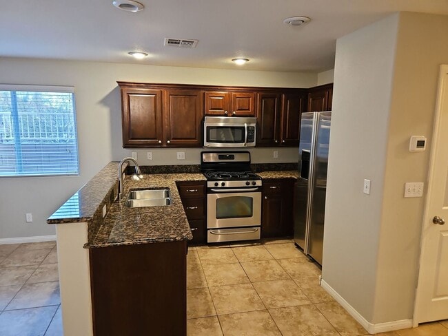 1186 Claire Rose Ave in Las Vegas, NV - Building Photo - Building Photo